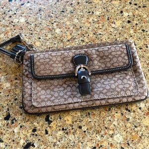 Coach wristlet in EUC